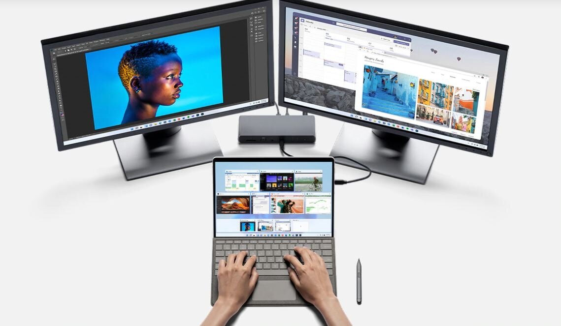 Laptop Microsoft Surface Pro 8 8PU-00050 16/256GB podpięty pod monitory