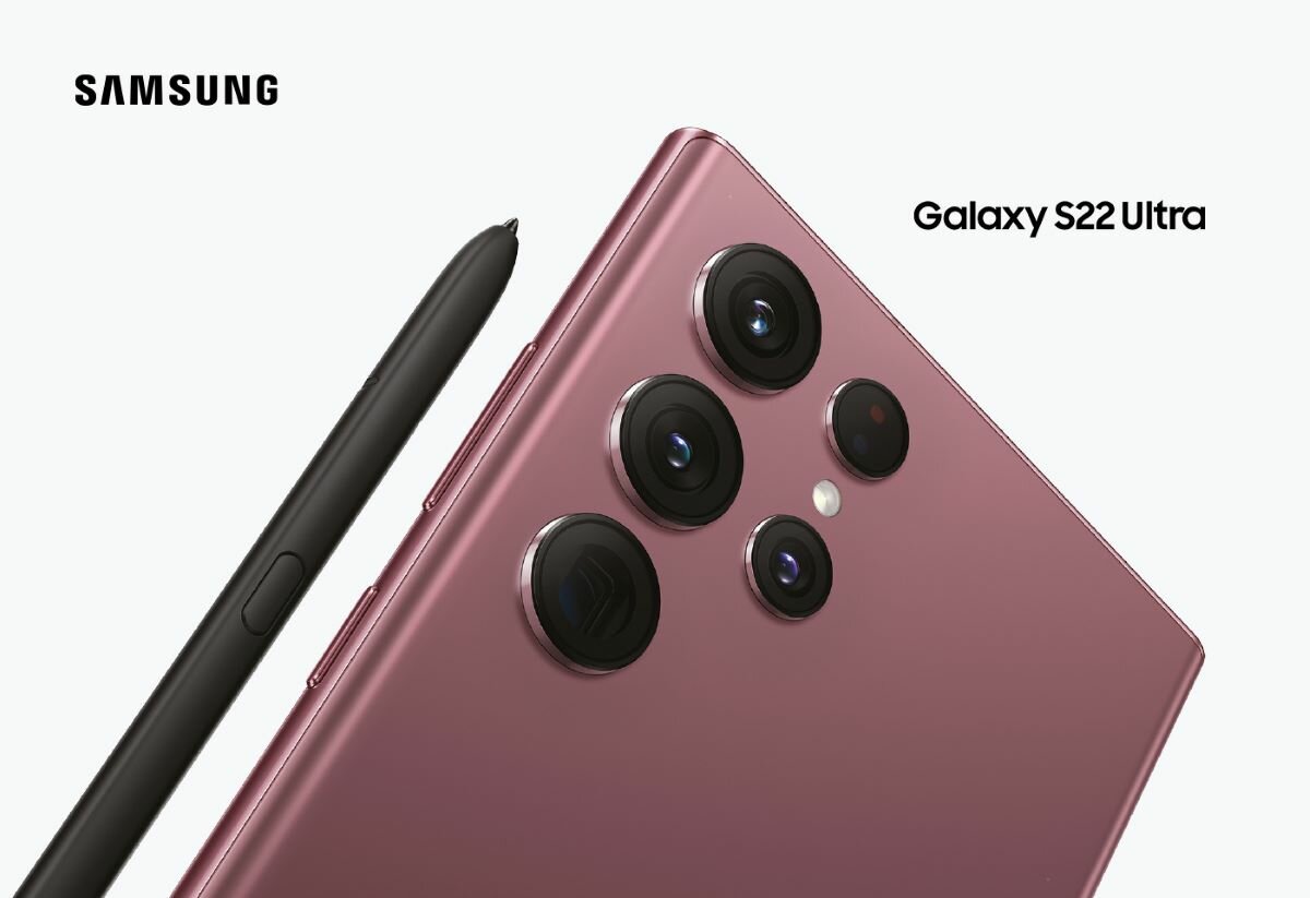 Smartfon Samsung Galaxy S22 Ultra SM-S908 z rysikiem widok na tylny aparat