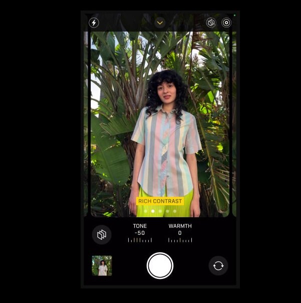 Smartfon Apple iPhone SE 256GB księżycowa poświata widok na menu trybów fotograficznych