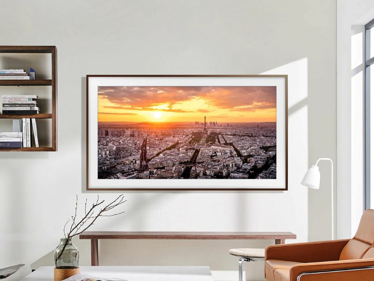 Telewizor Samsung QE65LS03BAUXXH widok ekranu przodem w domowej scenerii