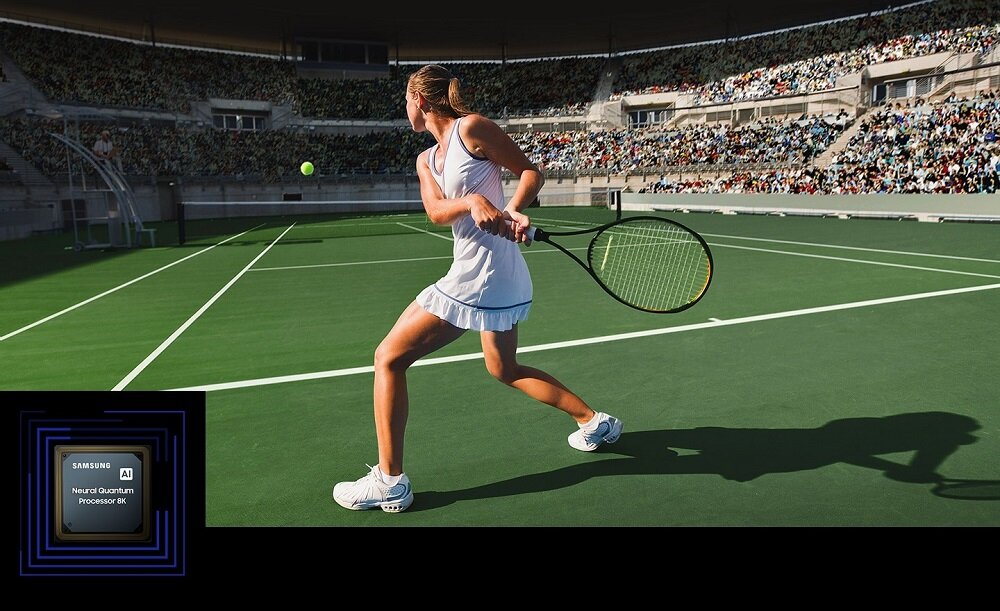 Telewizor Samsung QE65QN800BT QE65QN800BTXXH widok na procesor w lewym dolnym rogu grafiki oraz na kobietę grającą w tenisa