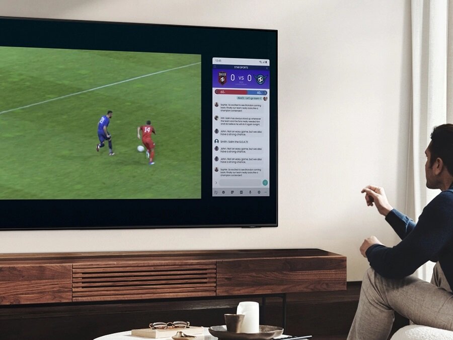Telewizor Samsung QE75QN91BATXXH z wyświetlonym meczem piłkarskim