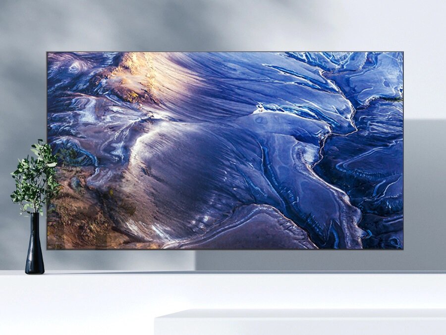 Telewizor Samsung QE85QN900B Neo QLED 8K z wyświetloną wodą na ekranie