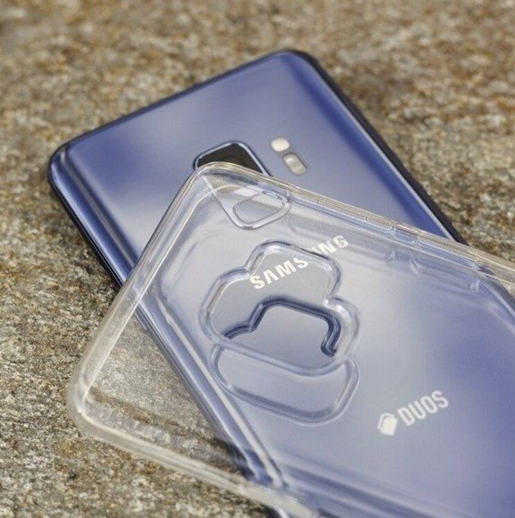 Etui 3MK Clear G955 Samsung S8+ przezroczyste etui na niebieskim telefonie