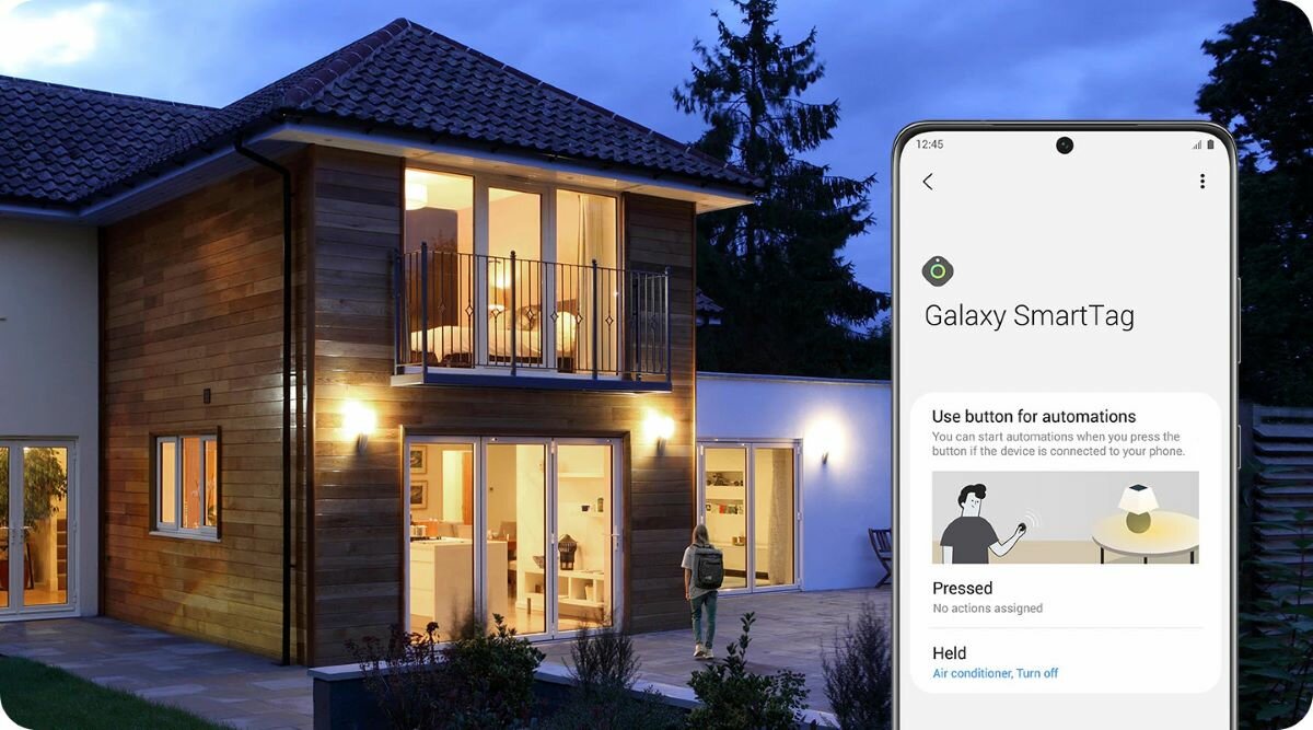 Lokalizator Samsung Smart Tag+ Denim Blue EI-T7300BLEGEU alikacja na smartfonie w tle dom