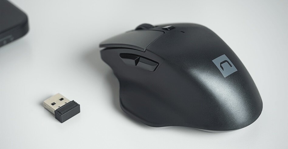 Mysz bezprzewodowa Natec Blackbird 2 grafika przedstawia mysz oraz adapter