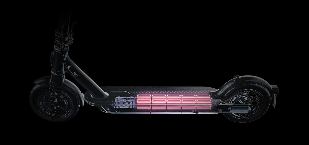 Hulajnoga Elektryczna Xiaomi Mi Electric Scooter Pro 2 podświetlone miejsce baterii