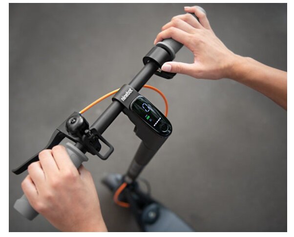 Hulajnoga Elektryczna Segway Ninebot KickScooter F40D - wyświetlacz LED