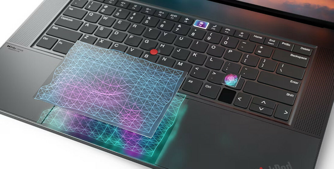 Laptop Lenovo ThinkPad Z16 G1 16'' 32GB widok na klawiaturę i wyróźniony touchpad laptopa