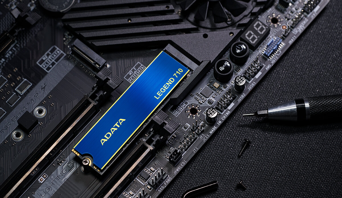 Dysk SSD Adata Legend 710 512GB M.2 PCIe NVMe montaż dysku w płycie głównej