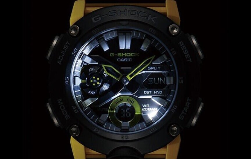 Zegarek G-Shock Original GA-2000-1A9ER zółto-czarny pokazany podświetlony zegarek