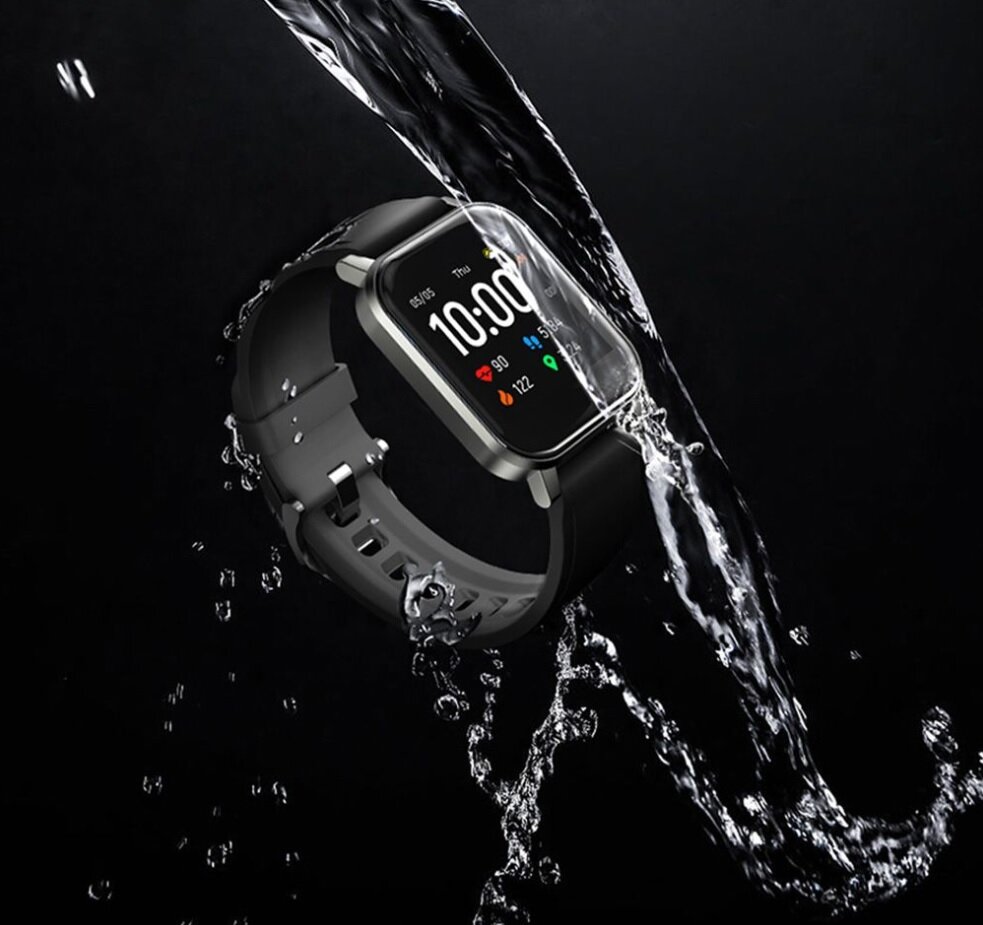 Smartwatch Haylou Solar LS02 czarny pokazany zegarek w zetknięciu z wodą