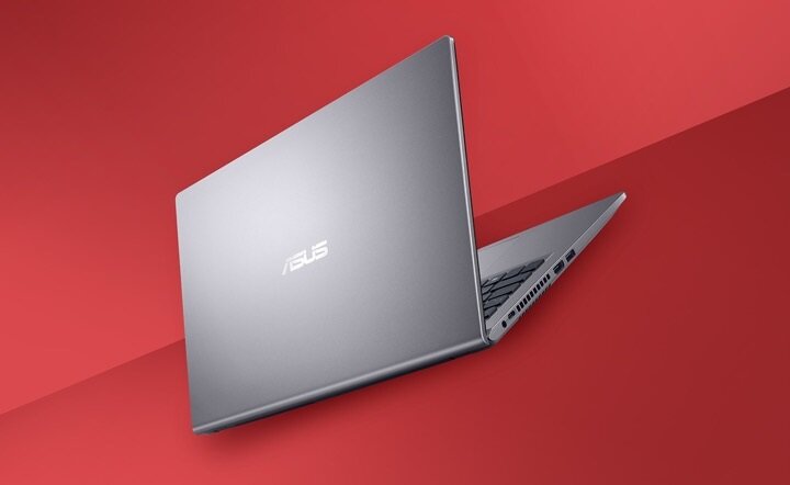 Laptop Asus D515 D515DA-EJ1396W widok na pokrywę matrycy szarego laptopa pod skosem w lewo