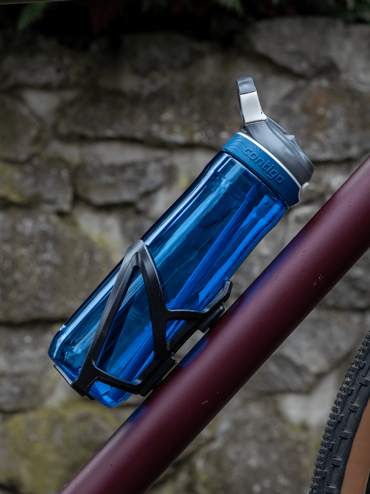 Butelka na wodę Contigo Ashland 720ml Niebieska - przypięty do roweru