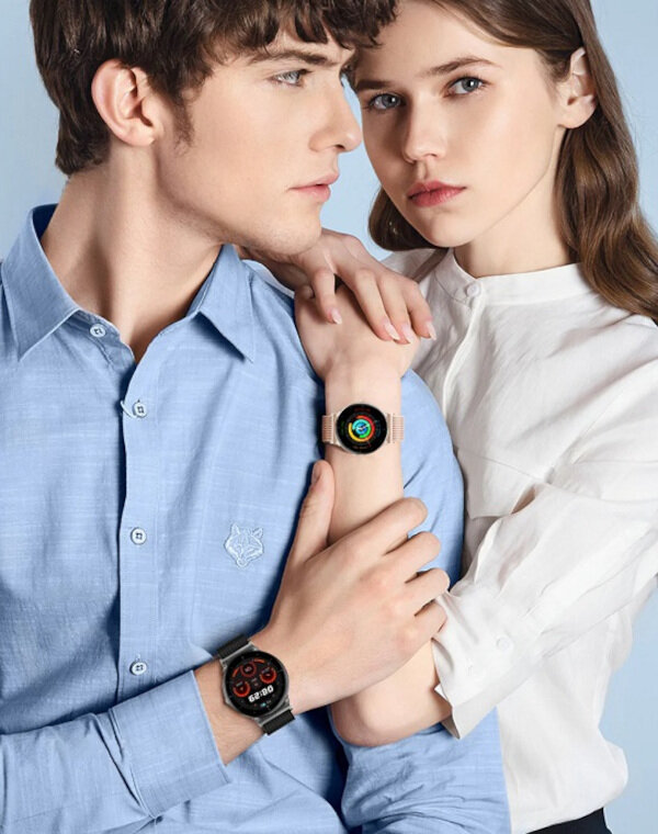 Smartwatch Kumi GW1 fioletowy na ręku