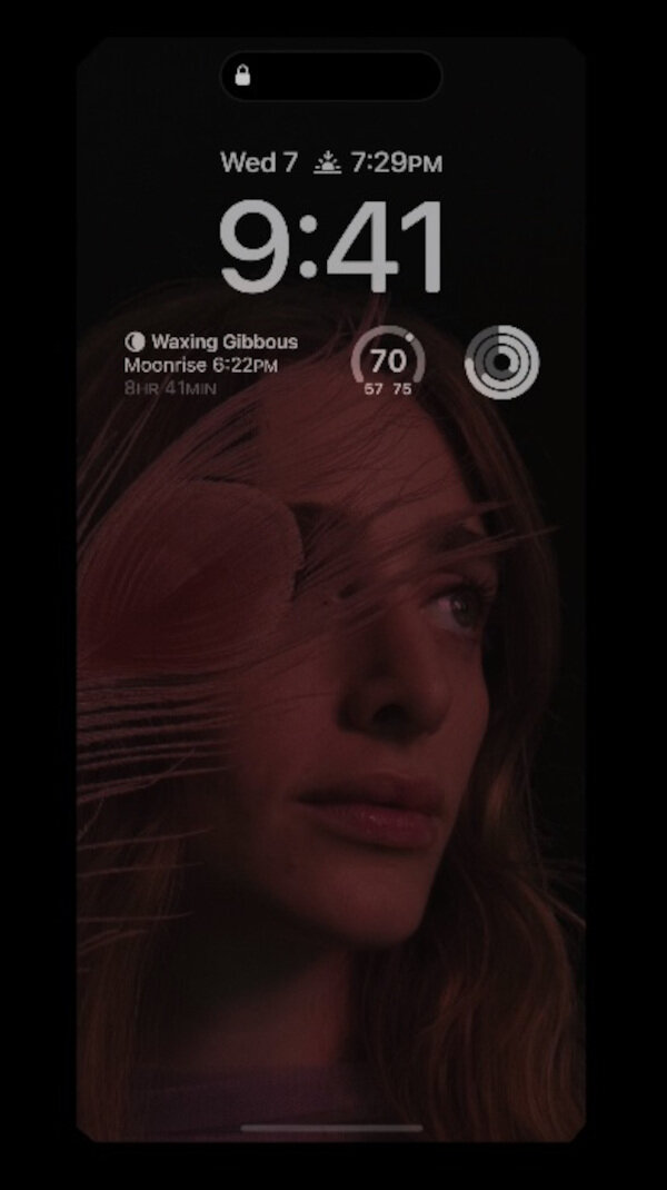 Smartfon Apple iPhone 14 Pro Max 128GB srebrny ekran