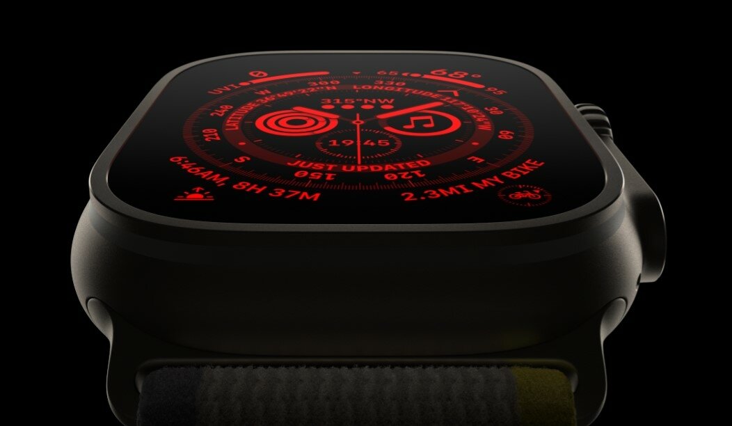 Smartwatch Apple Watch Ultra MQFQ3WB/A widok na smartwatch z włączonym trybem nocnym i tarczą Przewodnik