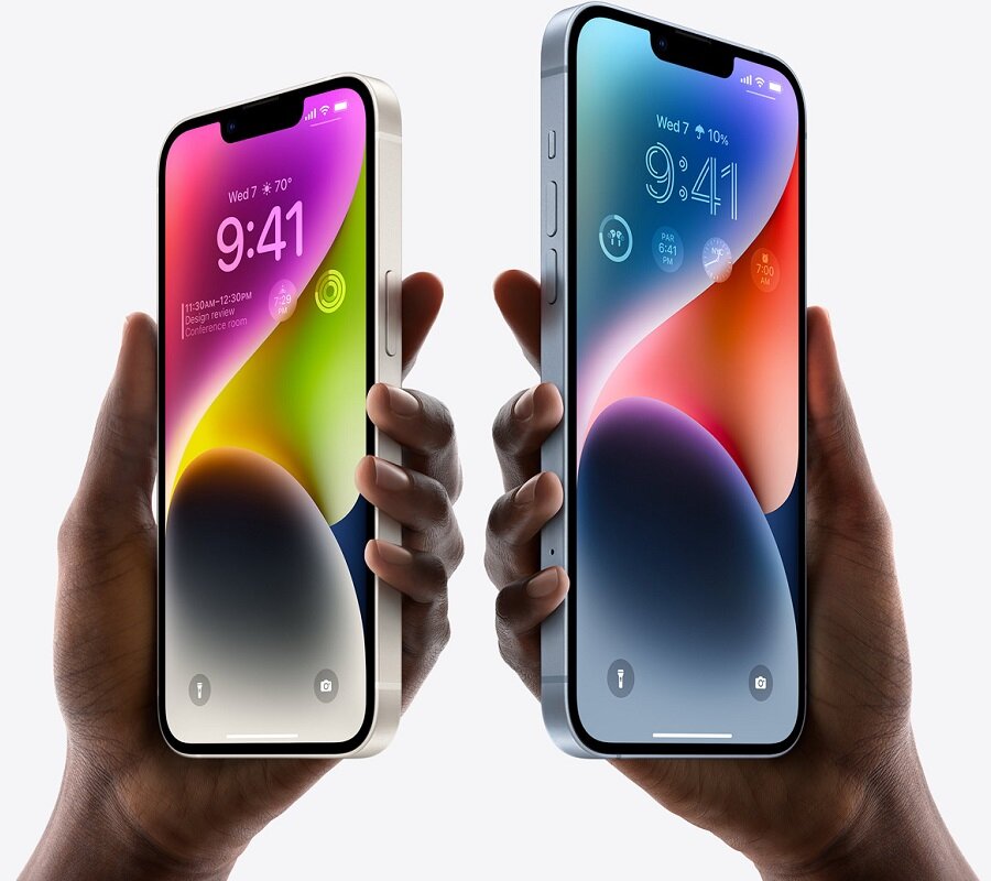 Smartfon Apple iPhone 14 Plus MQ4X3PX/A widok na dwa smartfony obok siebie pod skosem