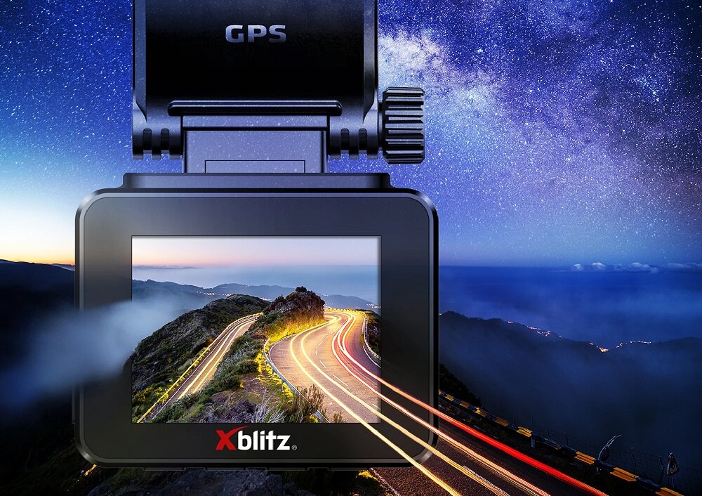 Wideorejestrator XBlitz Black 4K widok na ekran wideorejestratora od frontu