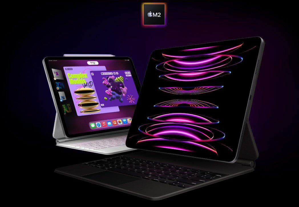 iPad Pro Apple MNXD3FD/A widok na dwa iPady z podłączoną klawiaturą pod skosem