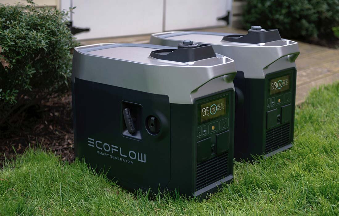Stacja zasilania EcoFlow Delta Pro przenośna dwa urządzenia postawione na trawie