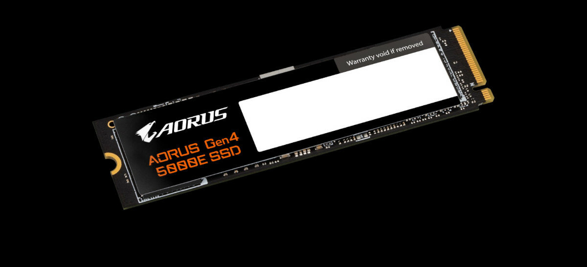 Dysk SSD Gigabyte AORUS Gen4 5000E 500GB widok pod skosem