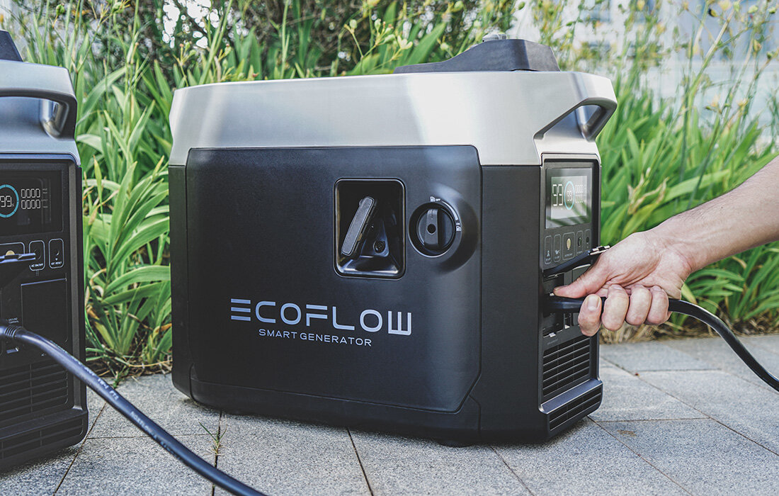 Inteligentny generator prądu EcoFlow Dual Fuel benzyna lpg widok na podłączanie kabla do generatora