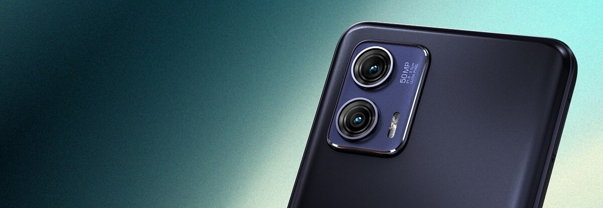 Smartfon Motorola Moto G73 5G zbliżenie na tylne obiektywy
