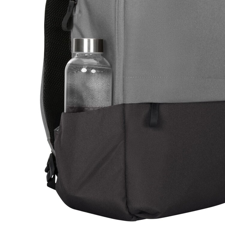 Plecak Targus Sagano EcoSmart czarno-szary grafika przedstawia butelkę wody w bocznej kieszonce plecaka