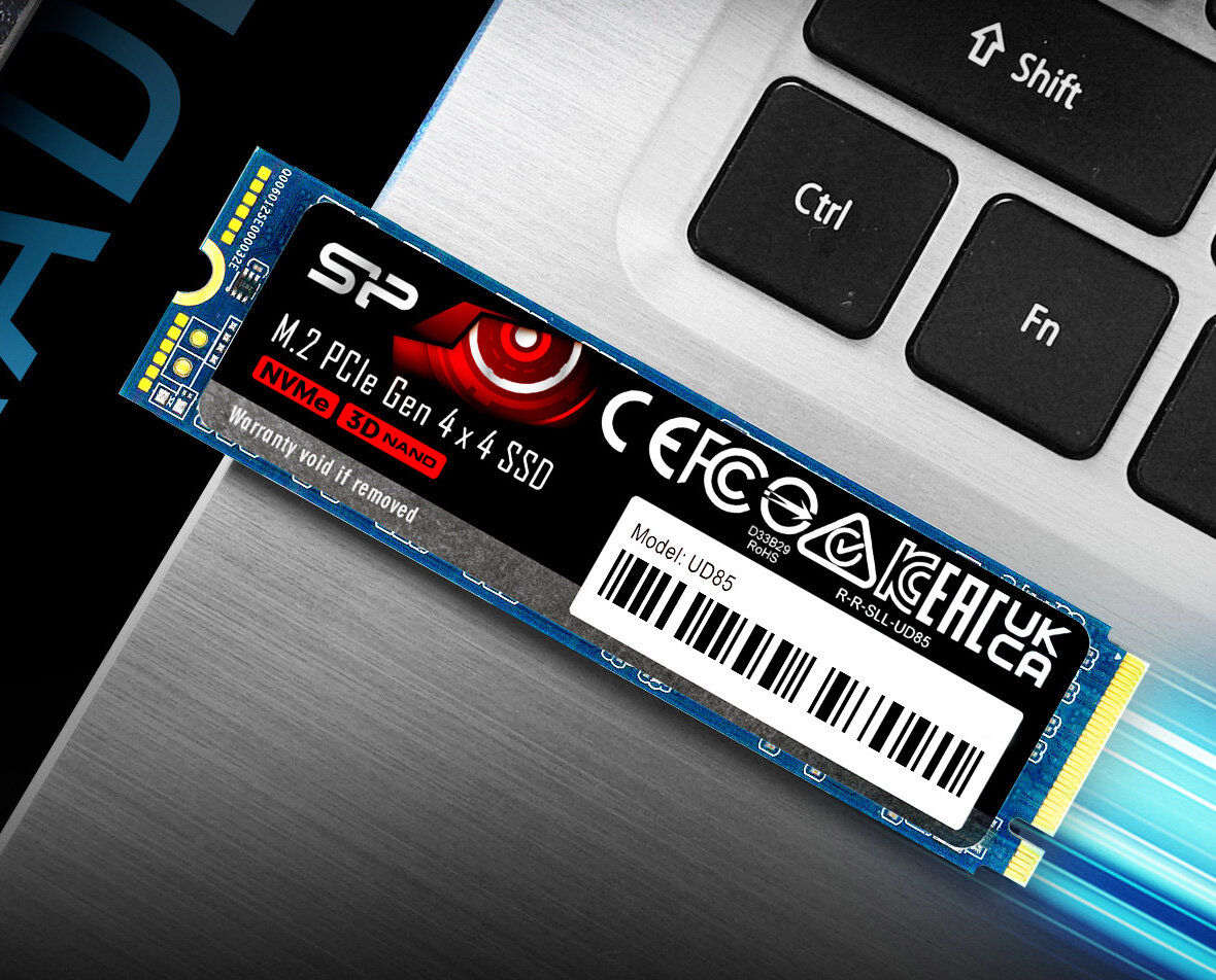 Dysk SSD Silicon Power UD85 M.2 PCIe zdjęcie dysku na klawiaturze laptopa