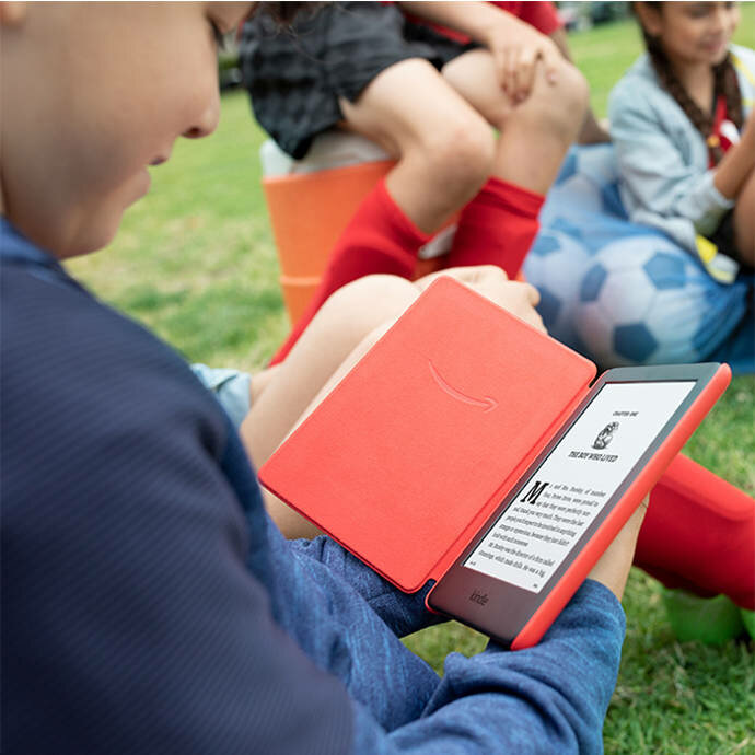 Czytnik e-Booków Amazon Kindle 10 Kids Edition - czytające dziecko