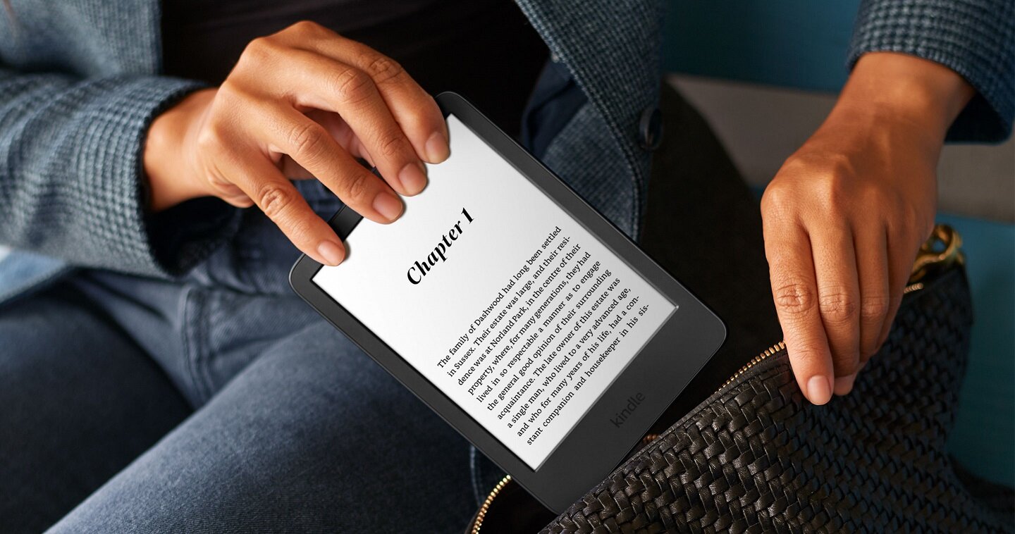 Czytnik e-Booków Amazon Kindle 11 w ręku