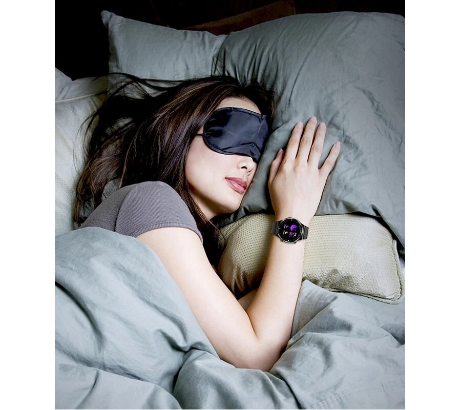 Smartwatch Kumi GT5 KU-GT5/BK widok na śpiącą kobietę ze smartwatchem na nadgarstku