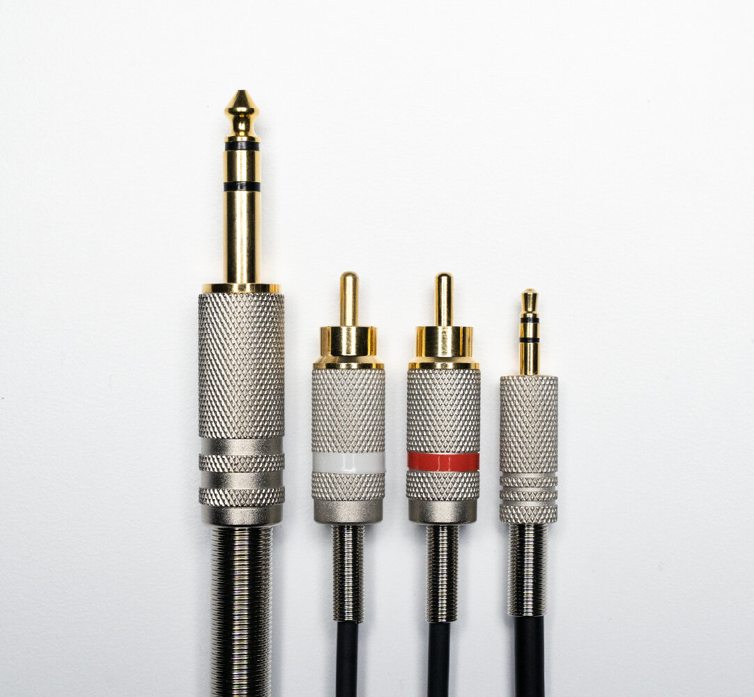 Głośniki Pioneer DM-50D-BT czarne i pasujące do nich modele kabli