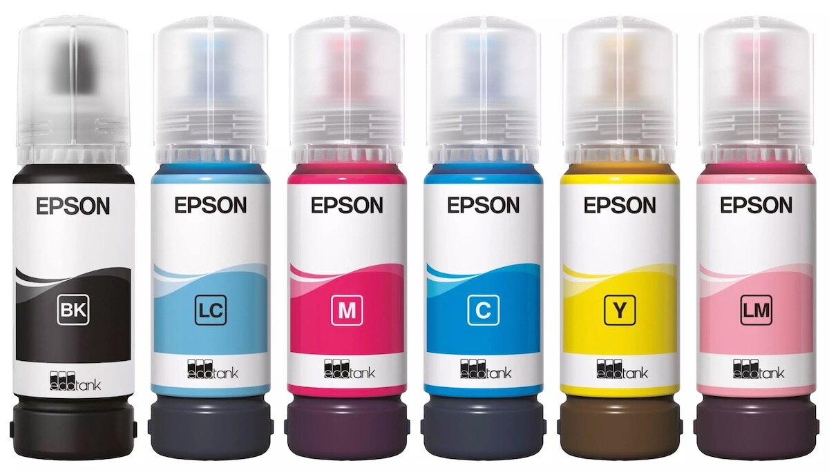 Tusz Epson 108 EcoTank jasnoniebieski kilka butelek w różnych kolorach widocznych frontem