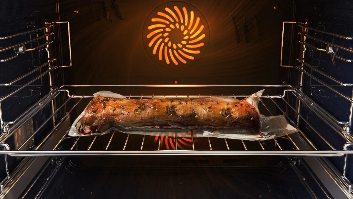 Piekarnik parowy Samsung NV7B6685AAN Granatowy z mięsem gotującym się w środku
