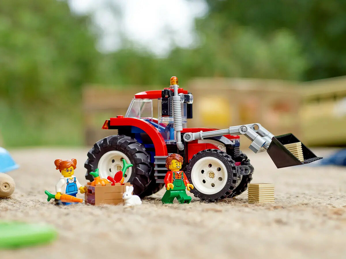 Klocki Lego City Traktor 60287 zestaw pokazany od boku