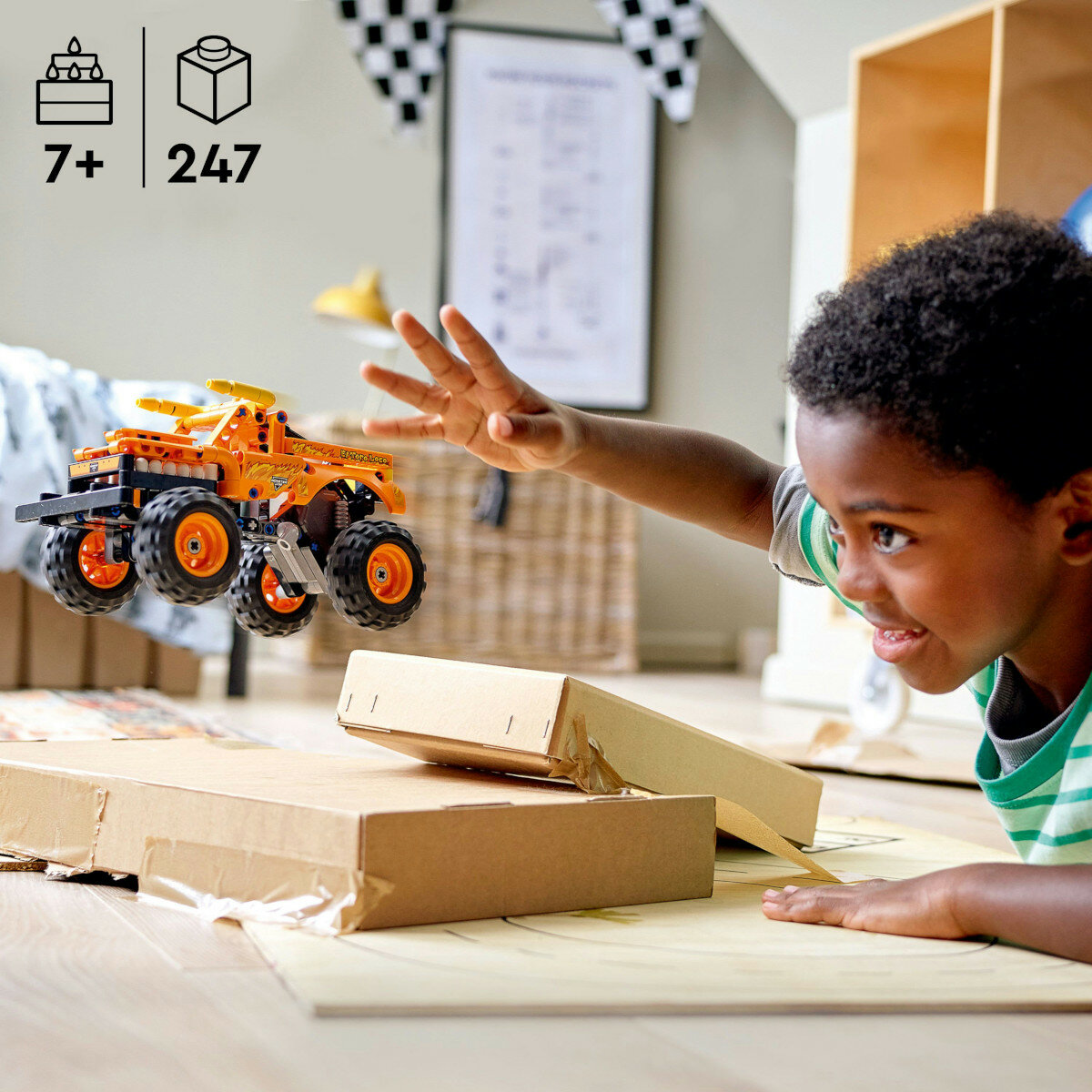 Klocki Lego Technic Monster Jam El Toro Loco 42135 chłopiec bawiący się pojazdem, który unosi się w powietrzu