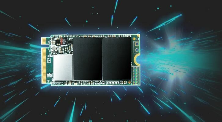 Dysk SSD Transcend MTE400S 512GB M.2 dysk na tle kosmicznego nieba