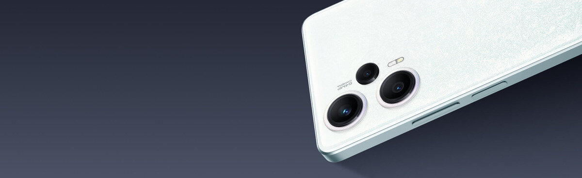 Smartfon Xiaomi POCO F5 12GB RAM 256GB ROM biały tył telefonu z widocznymi aparatami fotograficznymi