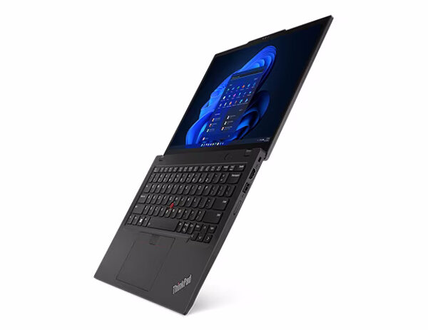 Laptop Lenovo ThinkPad X13 G4 16GB/1TB rozłożony od frontu po skosie w lewo włączony na białym tle