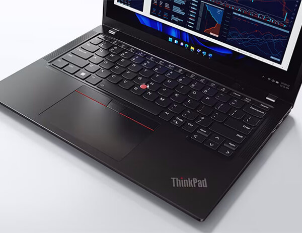 Laptop Lenovo ThinkPad X13 G4 16GB/1TB grafika przedstawiająca laptopa od frontu po skosie w lewo