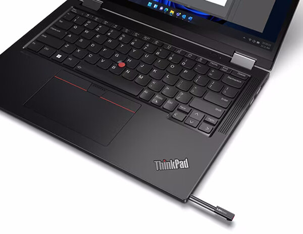 Laptop Lenovo ThinkPad X13 Yoga Gen 4 16GB/1TB od frontu po skosie w lewo na białym tle