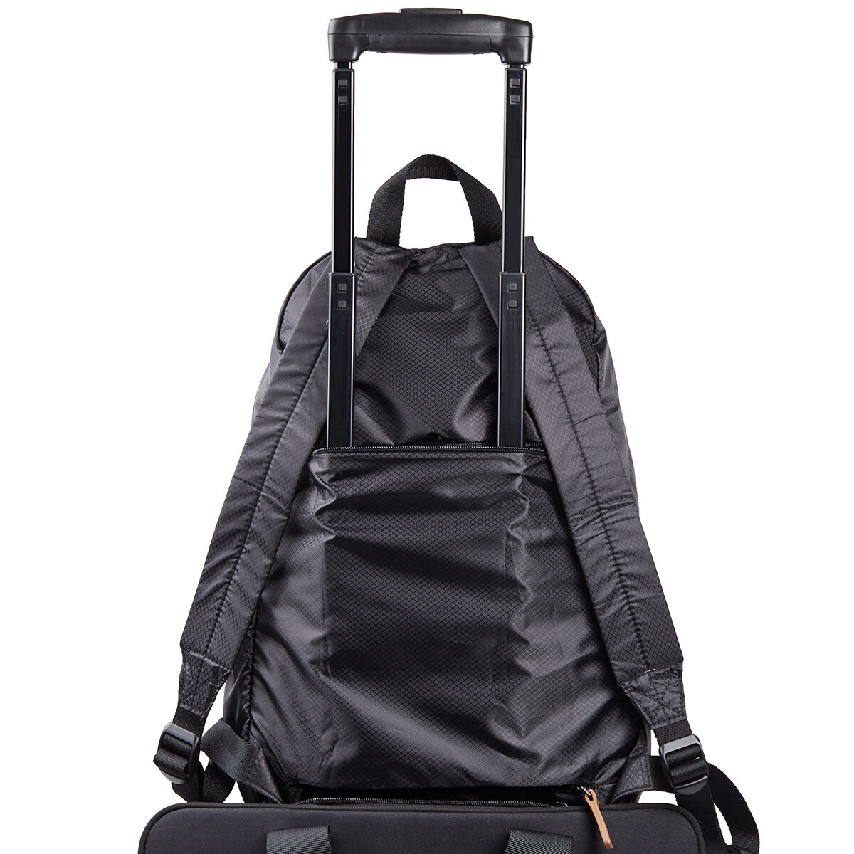 Plecak Lexon LN2311NN Packable czarny widok tył plecaka zamontwanego na walizkę
