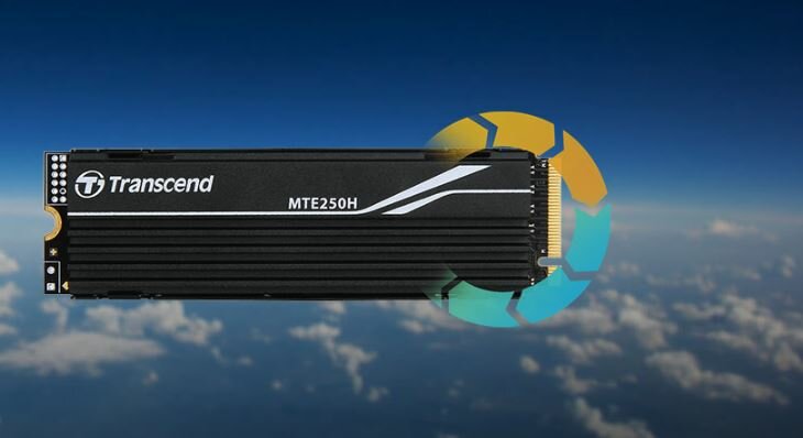Dysk SSD Transcend MTE250H 4TB NVMe widok dysku na tle niebsa