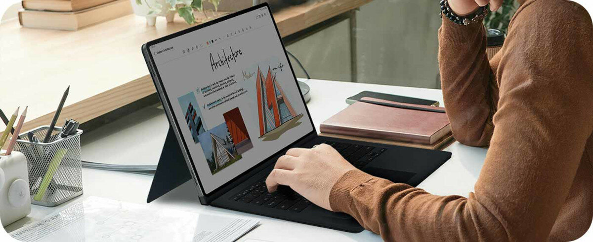 Tablet Samsung Galaxy Tab S9+ grafika przedstawiająca mężczyznę pracującego na tablecie postawionym na biurku w Etui Smart Book Cover