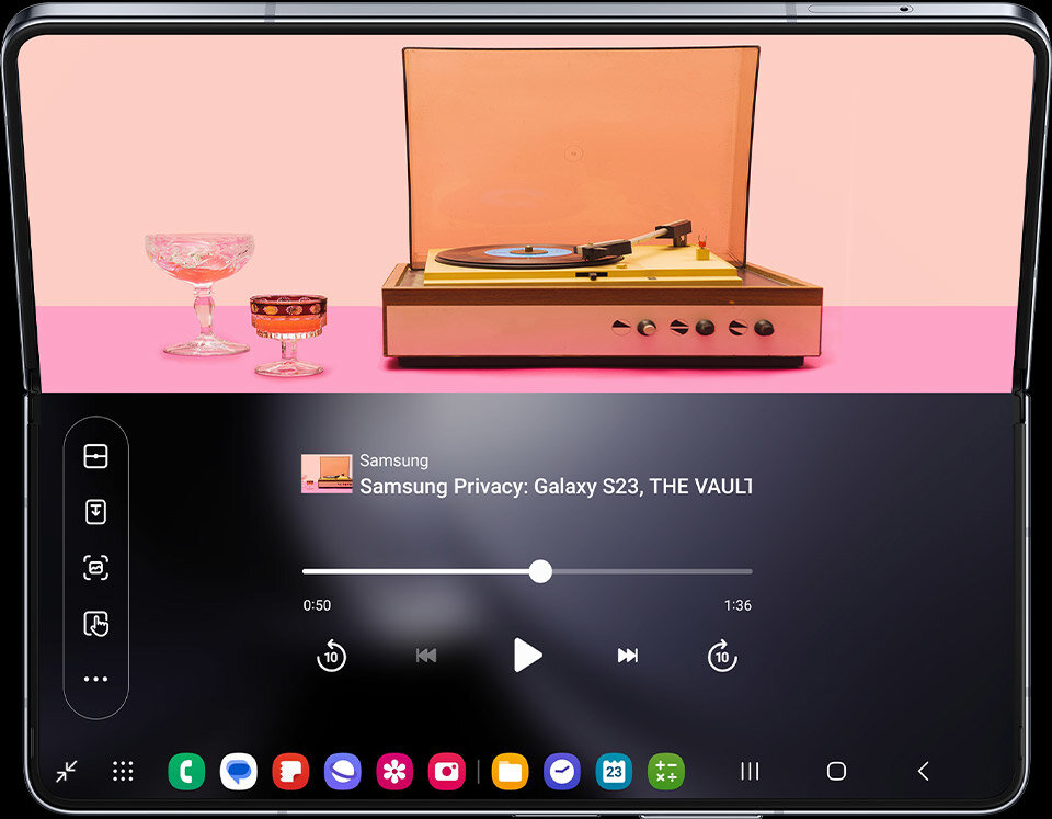 Smartfon Samsung Galaxy Z Fold5 grafika przedstawiająca możliwość podziału ekranu smartfona