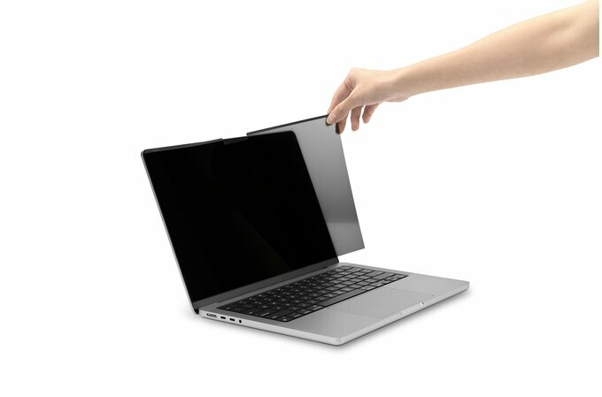 Filtr prywatności Kensington Magnetic MacBook Pro 14” zakładanie filtra na ekran laptopa
