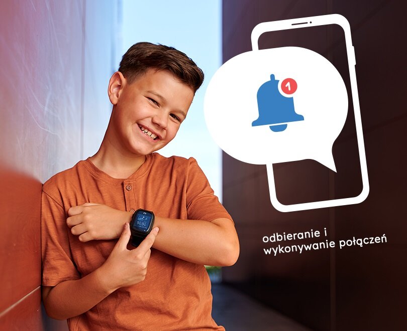 Smartwatch Garett Kids Rock 4G RT niebieski  chłopiec obsługujący smartwatcha
