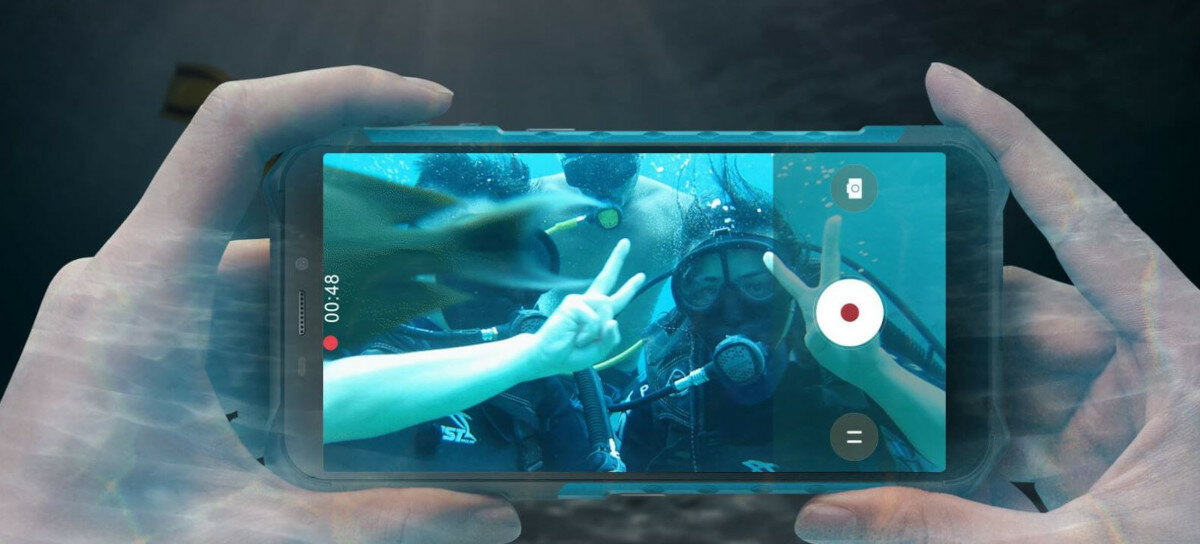 Smartfon Ulefone Armor X9 3GB/32GB czarny grafika przedstawiająca robienie selfie pod wodą